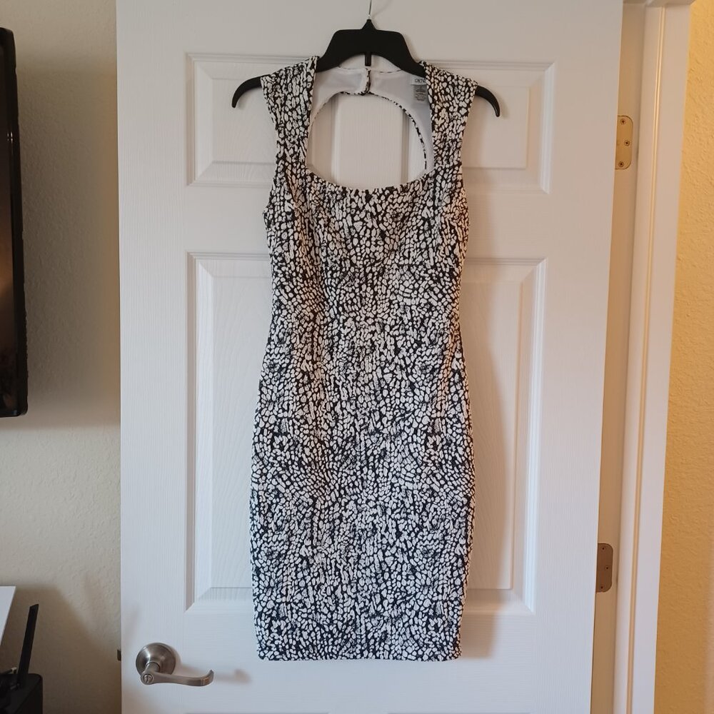 EUC Cache Black & White Open Back Sheath Dress Size 0